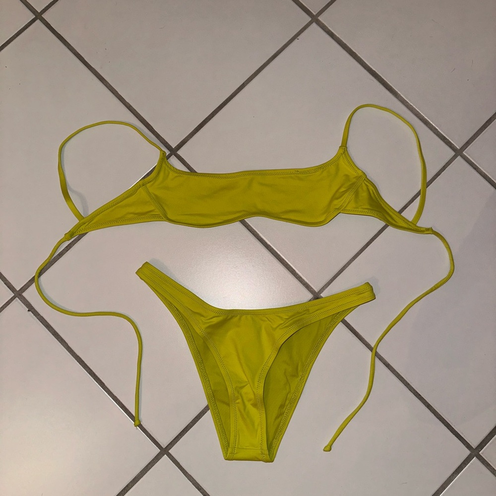 Skims 2 piece bikini set! Color: Citrus